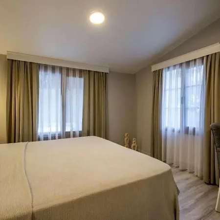 Bugras Serenity Alacati מלון